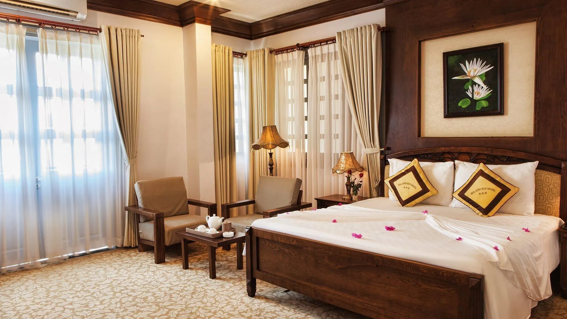 The Sun Hotel Нячанг