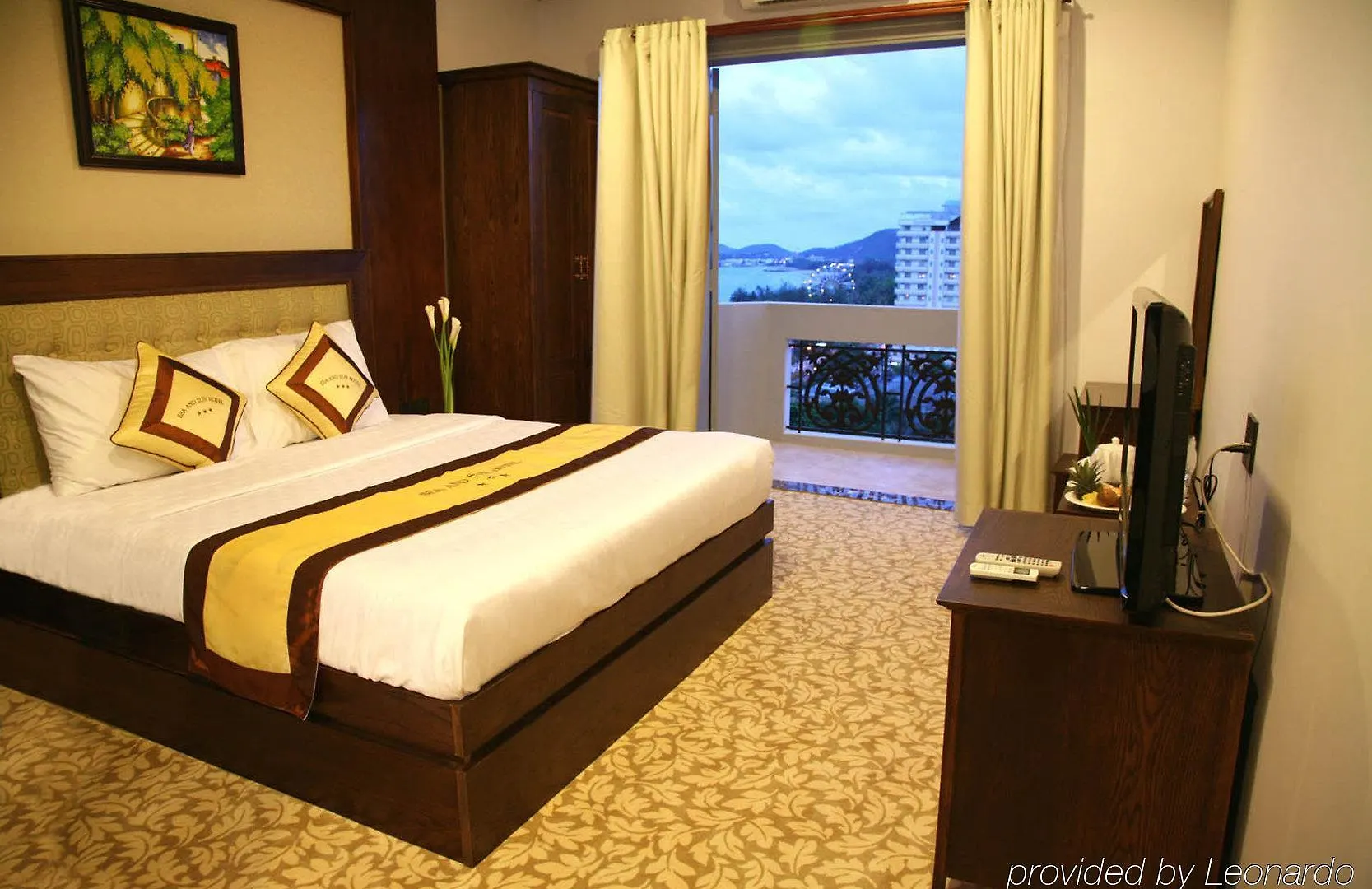 The Sun Hotel Нячанг