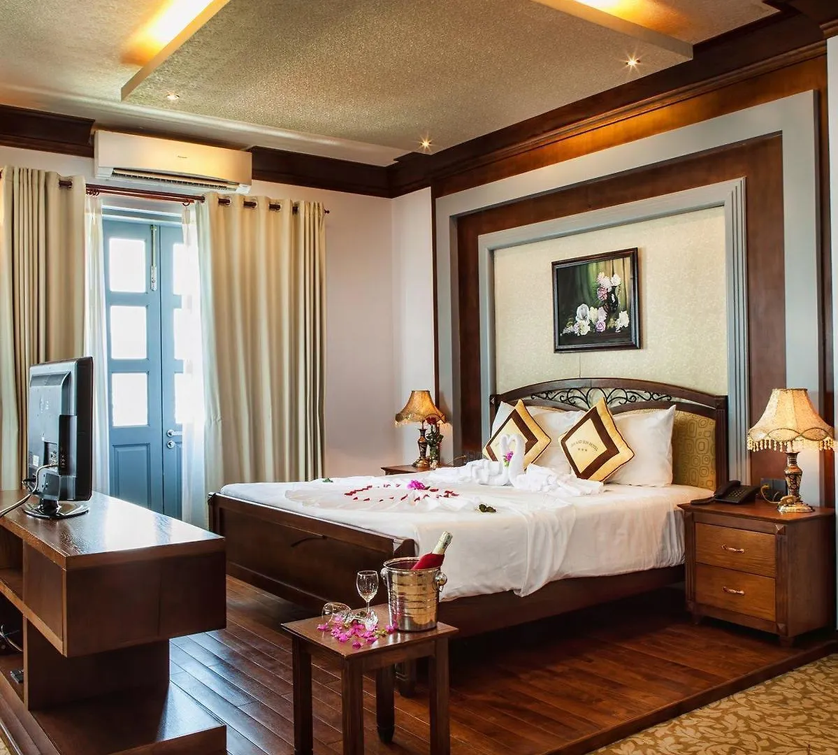 The Sun Hotel Нячанг